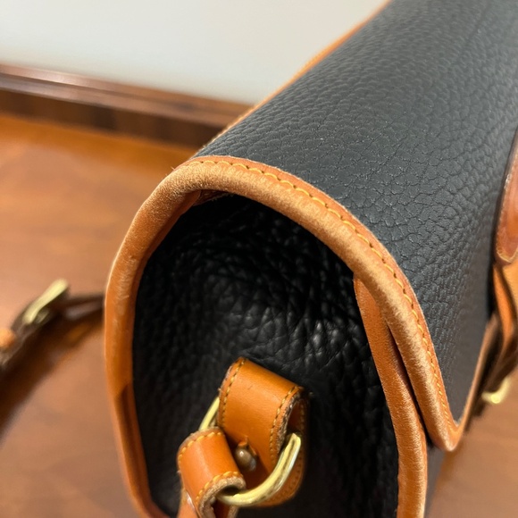 VTG 1990s Dooney & Bourke All Weather Leather Medium Essex Bag Black/Tan Trim - Picture 7 of 16